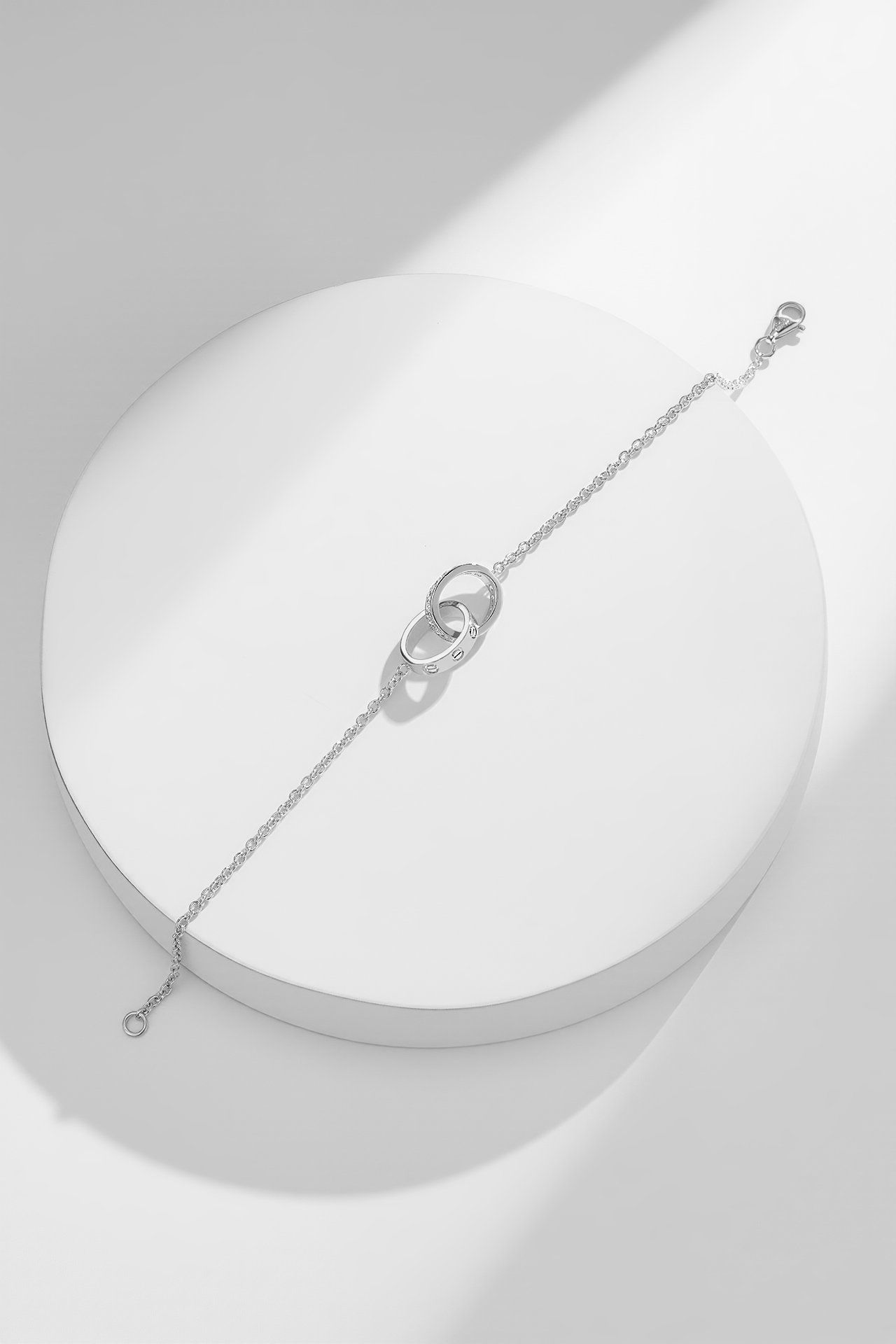 5402BBCB-9043-5BCC-DCAF-951A966C2F58.jpg Cartier LOVE Chain Bracelet - Image 1