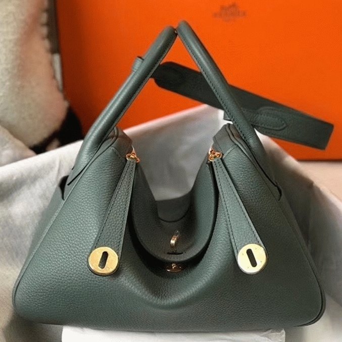 5566EBB6-78DE-69F4-71E5-017E6B83F823.jpg Replica Hermes Lindy bag 26cm in vert amande - Image 1