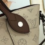 Louis Vuitton Mahina Leather Hina PM - Image 6