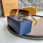 LV GOLD AVIATOR SUNGLASSES - Image 2