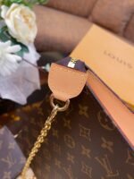 TOILETRY POUCH ON CHAIN - Image 6
