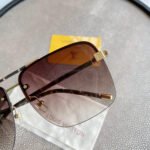 LV GOLD AVIATOR SUNGLASSES - Image 5