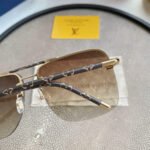 LV GOLD AVIATOR SUNGLASSES - Image 4