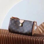 LV Pochette Tirette Monogram