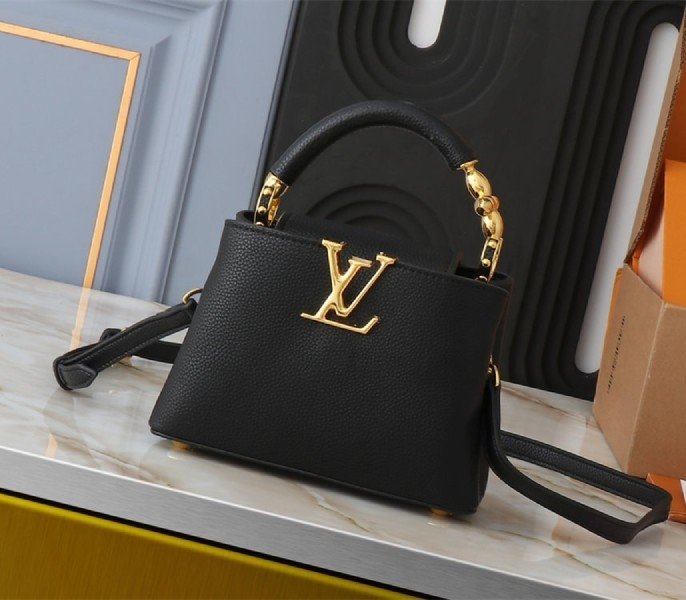 6196C94B-744C-64AC-873D-A52209CBFA90.jpg Louis Vuitton Capucines Mini Capucines Handbag In Black - Image 1