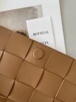 Top Quality Fake Bottega Veneta Cassette Bag In Caramel - Image 5