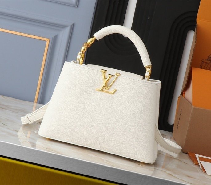 64C7745E-68A4-11A1-B918-73CD80AC8111.jpg Louis Vuitton Capucines BB Handbag In Quartz White - Image 1
