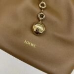 LOEWE Medium Squeeze bag in nappa lambskin - Image 4