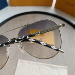 MATTHEW WILLIAMSON MAGNOLIA SUNGLASSES IN YELLOW GOLD - Image 4
