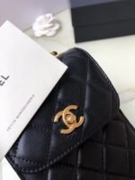 CHANEL CLUTCH - Image 2