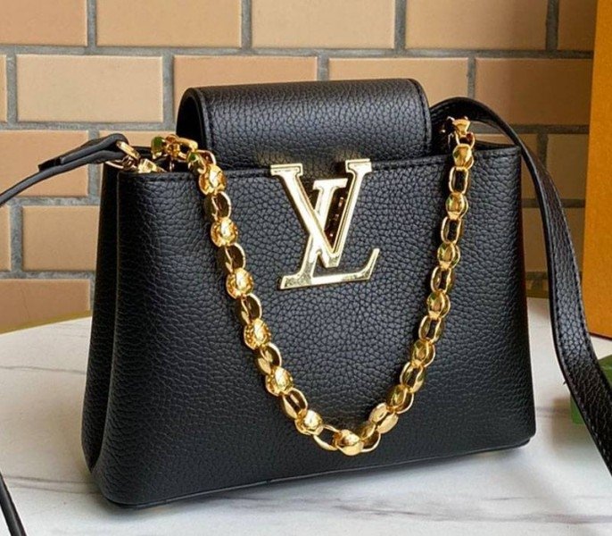 6A0F882A-18DB-C647-C278-E9F0E9375A38.jpg Louis Vuitton Capucines Mini Chain Bag In Black - Image 1