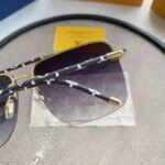 LV GOLD AVIATOR SUNGLASSES - Image 4