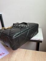 CHANEL 19 SHOPPING BAG - Image 6