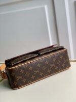 Louis Vuitton Vintage Monogram Canvas Small Shoulder Bag - Image 4
