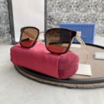 Gucci Eyewear square tinted sunglasses - Image 2