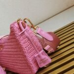 Prada Re-Edition Shoulder Bag Imitation in Pink - Image 6