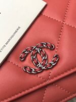 CHANEL 19 WALLET ON CHAIN - Image 9