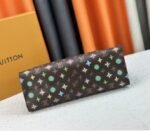 Louis Vuitton Monogram Craggy Onthego MM Tote In Chocolate - Image 4