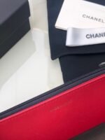 CHANEL 19 WALLET ON CHAIN - Image 3