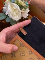 DAUPHINE CHAIN WALLET - Image 7