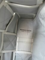 Top Quality Replica Bottega Veneta Cassette Bag In White - Image 8
