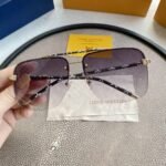 LV GOLD AVIATOR SUNGLASSES - Image 7