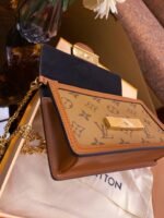 DAUPHINE CHAIN WALLET - Image 6