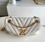 LV NEW WAVE CHAIN BAG - Image 7