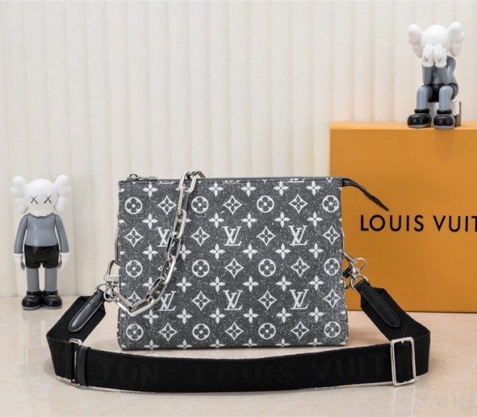 84B0428D-6F49-DCDD-AB74-B46CA9518555.jpg Louis Vuitton Jacquard Denim Coussin PM Bag In Black - Image 1