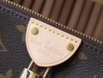 LV Pochette Tirette Monogram - Image 3