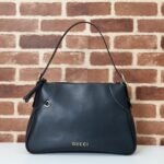 GG Emblem medium shoulder bag - Image 2