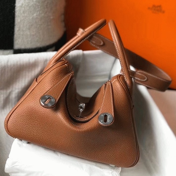 8A840EE5-3586-C4AB-3A4A-A0EDA52911F3.jpg Designer replica Hermes Lindy 30cm bag in gold color - Image 1