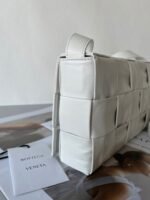 Top Quality Replica Bottega Veneta Cassette Bag In White - Image 2