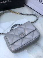 Chanel 19 small - Image 6