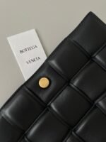 Top Quality Replica Bottega Veneta Chain Cassette Bag In Black - Image 4