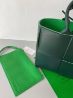 Fake Bottega Veneta Arco Medium Tote Green - Image 5