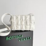 Top Quality Replica Bottega Veneta Cassette Bag In White Foulard Intreccio Calfskin - Image 4