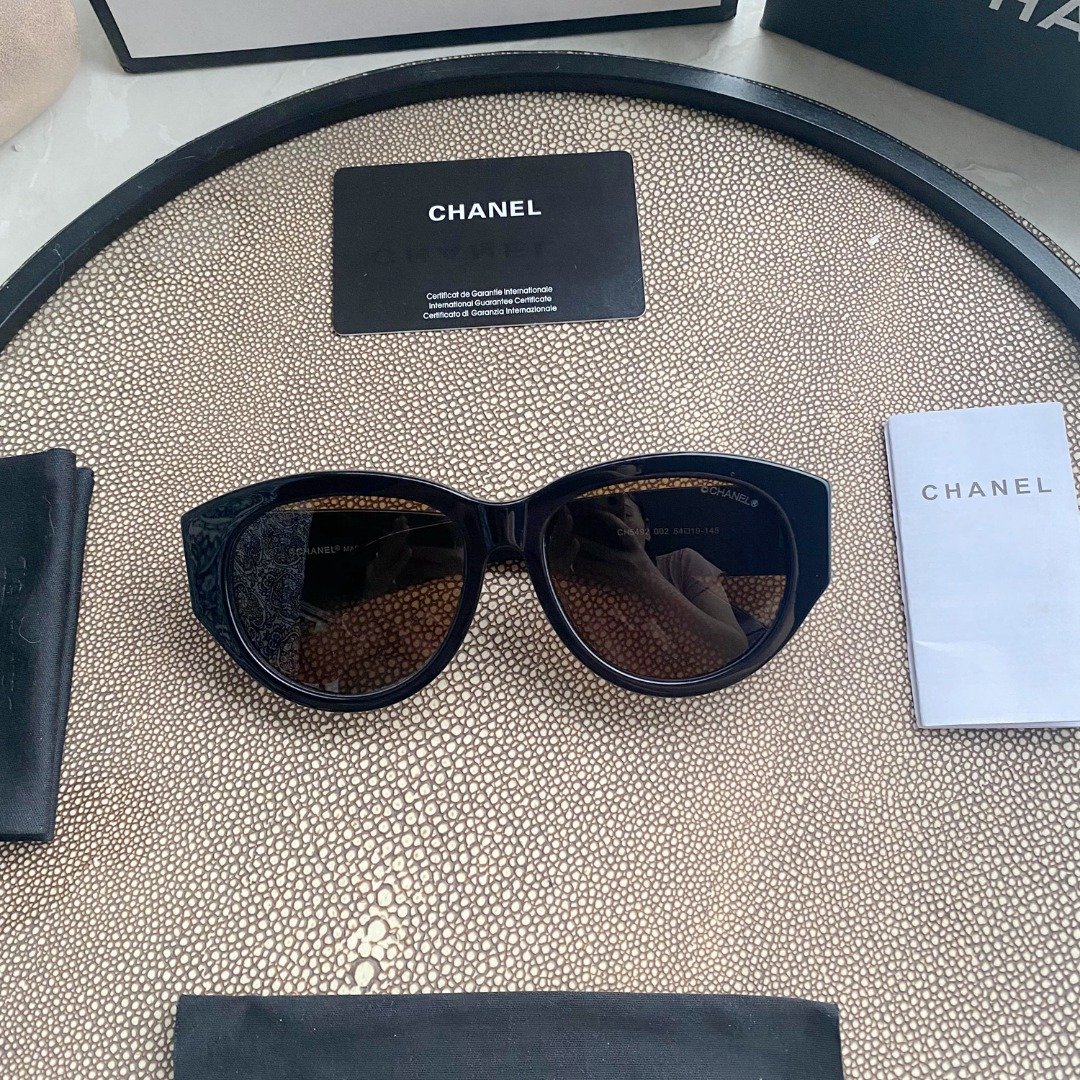 98156580-9351-9AC7-2F3A-118E43454FC9.jpg Vintage Sunglasses - Image 1