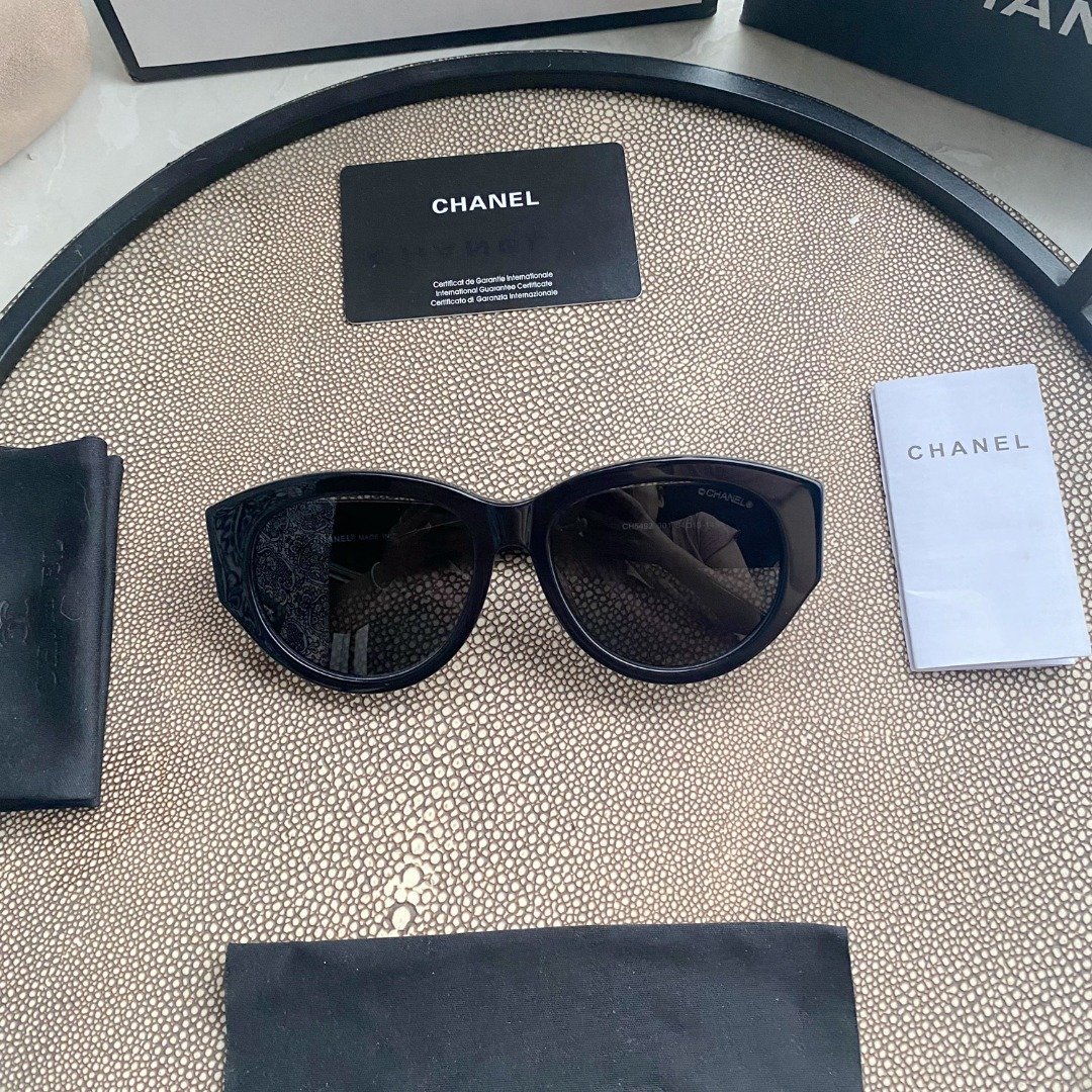 98471880-6645-DAC1-9BE0-CDC2D9B4E76C.jpg Vintage chanel sunglasses - Image 1