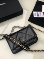 CHANEL 19 WALLET ON CHAIN - Image 8