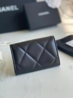 CHANEL 19 FLAP CARD HOLDER - Image 2