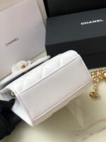 CHANEL CLUTCH - Image 7