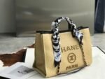 CHANEL TOTE - Image 2
