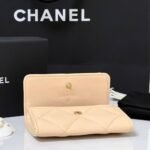 Chanel 19 flap card holder - Image 3