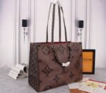 Louis Vuitton Giant Canvas Onthego GM Tote - Image 3