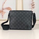 LOUIS VUITTON District PM