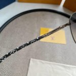 MATTHEW WILLIAMSON MAGNOLIA SUNGLASSES IN YELLOW GOLD - Image 3