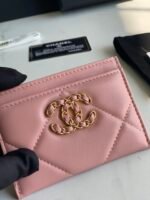 CHANEL 19 CARD HOLDER - Image 6