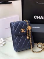 CHANEL CLUTCH - Image 5