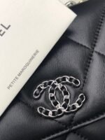 CHANEL 19 WALLET ON CHAIN - Image 2